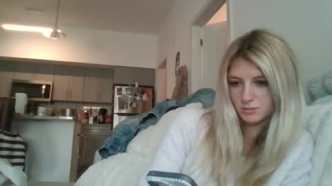 parisbaby2000 online show from November 12, 2025, 3:34 pm