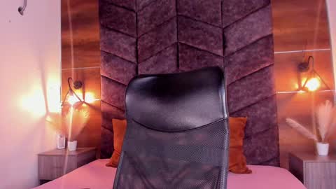 PARIS online show from February 7, 2025, 7:27 pm