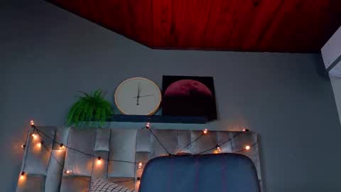 PARIS online show from March 2, 2026, 7:54 pm