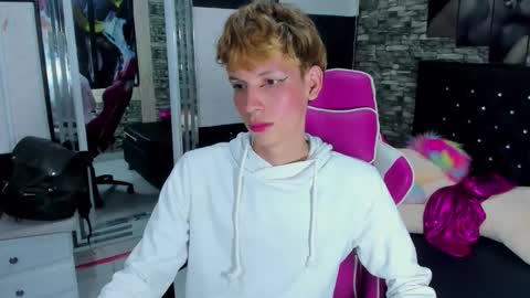 park_jimin1 online show from September 21, 2025, 1:35 pm