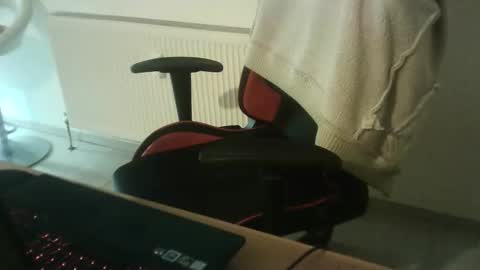 Snapshot of passebert chatting on May 1, 2026, 9:36 am Pazz online show from May 1, 2026, 9:36 am