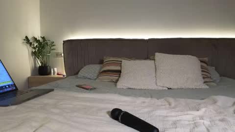 Anna online show from September 18, 2025, 6:32 pm