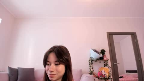 Bella online show from November 13, 2025, 4:33 am