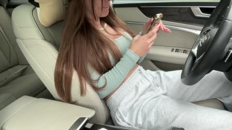 Andreea online show from October 16, 2025, 8:37 am