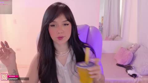 Sofa online show from October 23, 2025, 9:35 pm