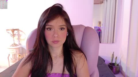 Sofa online show from April 6, 2026, 4:32 am