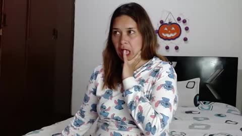 PAULA online show from November 13, 2025, 4:00 am