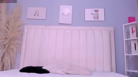 Pau online show from October 24, 2025, 7:43 pm