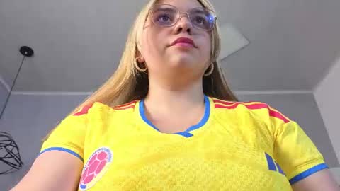 Snapshot of paula_giraldo chatting on July 7, 2026, 8:13 pm Paula online show from July 7, 2026, 8:13 pm