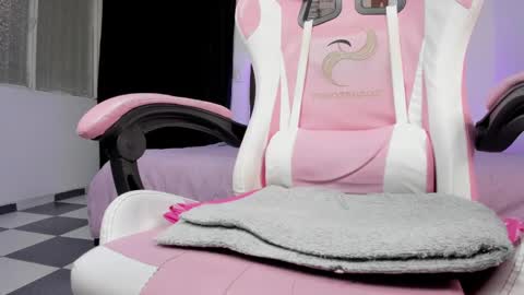 CALL ME PAULA  online show from February 19, 2025, 1:28 pm