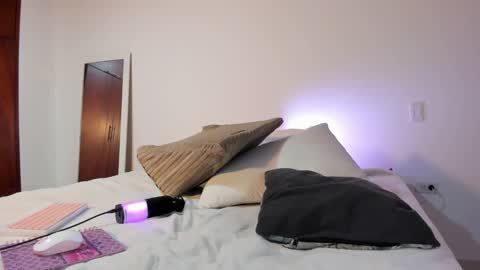 Paula perez - online show from December 10, 2024, 11:30 pm