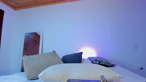 Paula perez - online show from January 12, 2025, 3:07 am