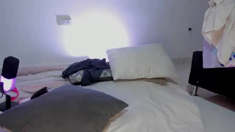 Paula perez - online show from February 25, 2025, 4:03 am