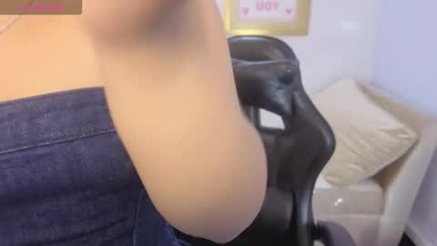 Live 800am 200pm COLOMBIAN HOUR online show from February 5, 2026, 1:05 pm