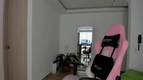 paulina online show from February 20, 2025, 8:36 pm