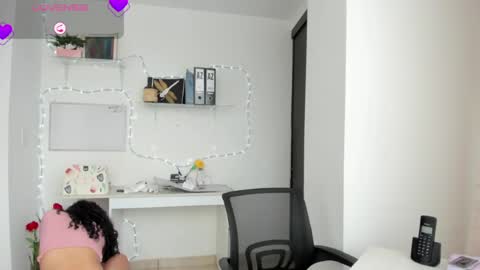 paulina online show from April 15, 2026, 6:48 pm