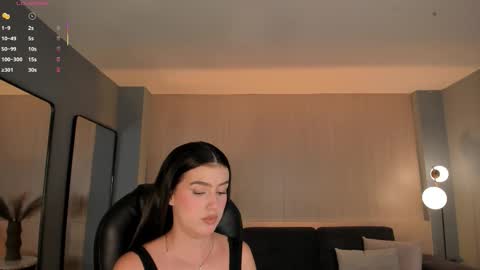 Paulina Santos  online show from October 17, 2025, 8:11 pm