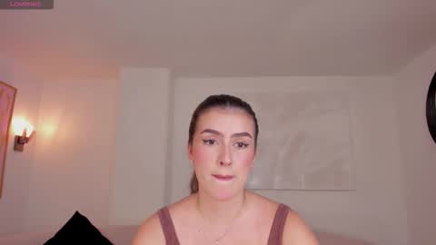 Paulina Santos  online show from December 16, 2025, 7:08 pm