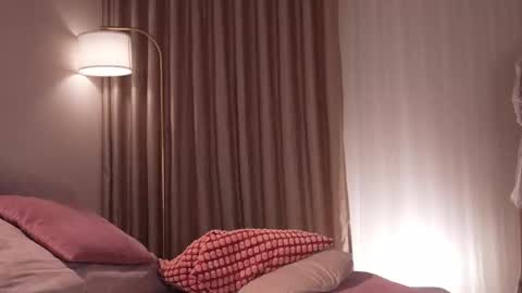 pauline_7 online show from February 8, 2026, 6:11 pm