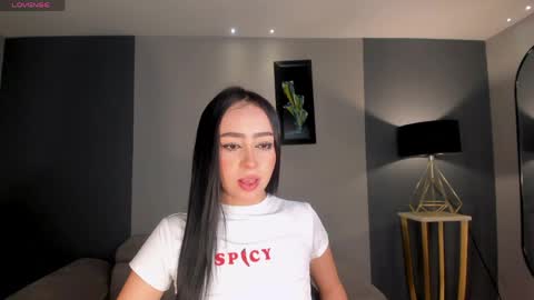 Snapshot of paulinesanz chatting on May 1, 2026, 7:07 pm Pauline Sanz online show from May 1, 2026, 7:07 pm
