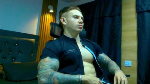 Snapshot of paulthompson_ chatting on May 10, 2026, 3:23 am Paul online show from May 10, 2026, 3:23 am