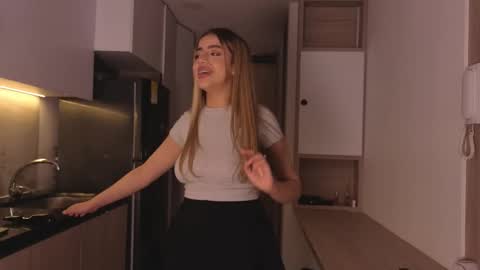 Snapshot of peach_heart chatting on October 7, 2025, 3:20 pm Ema online show from October 7, 2025, 3:20 pm