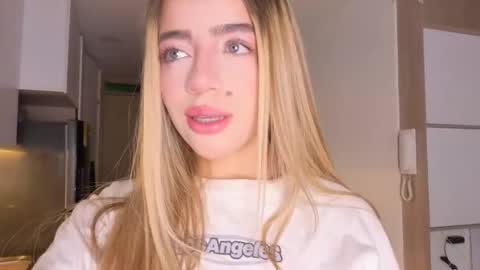 Snapshot of peach_heart chatting on October 9, 2025, 1:53 pm Ema online show from October 9, 2025, 1:53 pm