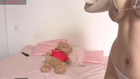 Snapshot of peach_heart chatting on October 28, 2025, 3:25 pm Ema online show from October 28, 2025, 3:25 pm