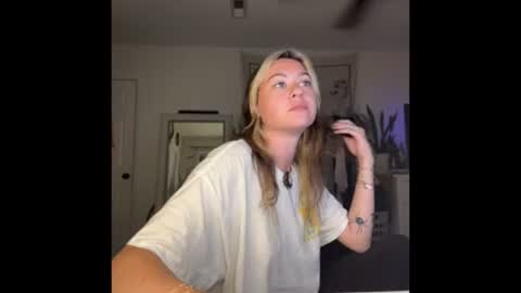 Snapshot of peachesncreampiezz chatting on July 5, 2026, 1:34 am peachesncreampiezz online show from July 5, 2026, 1:34 am