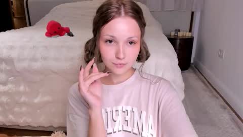 Lili online show from November 10, 2025, 7:07 am