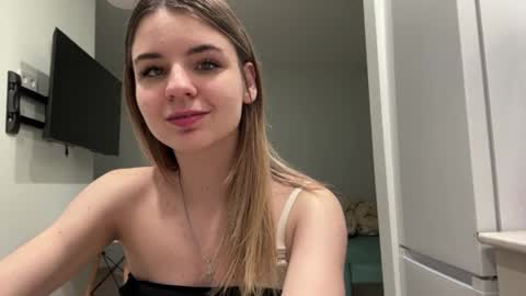 Snapshot of peachy_keens chatting on April 8, 2026, 6:08 pm Peachy online show from April 8, 2026, 6:08 pm