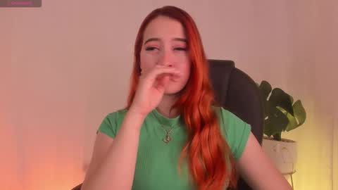 Snapshot of pear__moon chatting on October 2, 2025, 11:45 pm LILLY online show from October 2, 2025, 11:45 pm