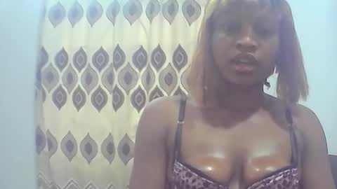 Snapshot of peetyface chatting on October 31, 2025, 2:07 pm Lizzy online show from October 31, 2025, 2:07 pm