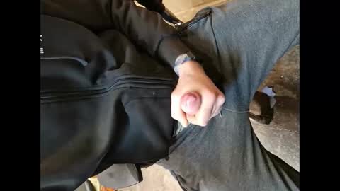 pelnutrauks online show from February 27, 2025, 9:47 pm