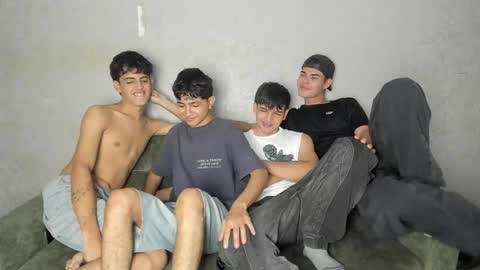 Snapshot of pelusos_mens chatting on April 30, 2026, 8:15 pm CAIN-19 ALLEN-18 RONALD-18 AUSTIN-18 MOD DANTE online show from April 30, 2026, 8:15 pm