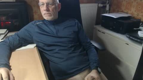 Pemue65 online show from November 28, 2025, 7:44 am