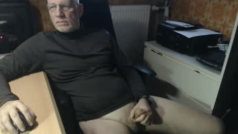 Snapshot of pemue65 chatting on December 17, 2025, 7:58 am Pemue65 online show from December 17, 2025, 7:58 am