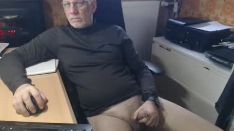 Snapshot of pemue65 chatting on February 4, 2026, 8:20 am Pemue65 online show from February 4, 2026, 8:20 am