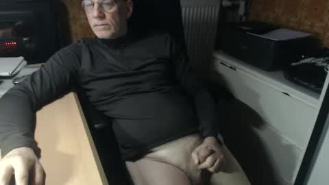 Snapshot of pemue65 chatting on February 25, 2026, 6:12 am Pemue65 online show from February 25, 2026, 6:12 am