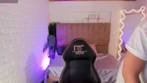 penelope online show from November 9, 2025, 3:05 am