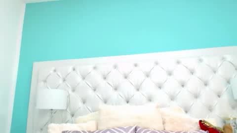 Penelope Laurent online show from January 11, 2026, 1:38 pm