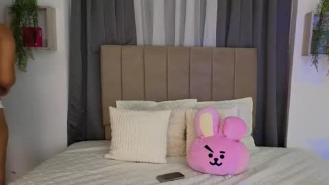 penelophe01 online show from April 19, 2026, 7:49 pm