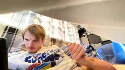 Penguin online show from September 9, 2025, 5:12 pm