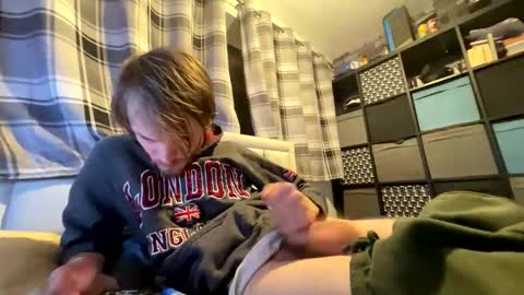 Penguin online show from September 28, 2025, 12:05 am