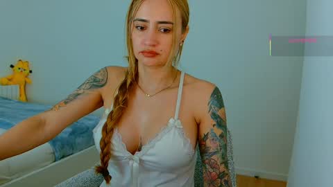 Snapshot of pennyy__ chatting on June 2, 2026, 9:55 am Hi Im Penelope better vibrations 1111 online show from June 2, 2026, 9:55 am