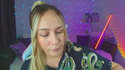 Dia  online show from January 20, 2025, 5:27 pm