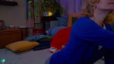 Peppermint and Dusty  online show from December 27, 2024, 4:04 am