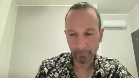 Snapshot of peppinslosqualo chatting on May 1, 2026, 1:32 am peppinslosqualo online show from May 1, 2026, 1:32 am