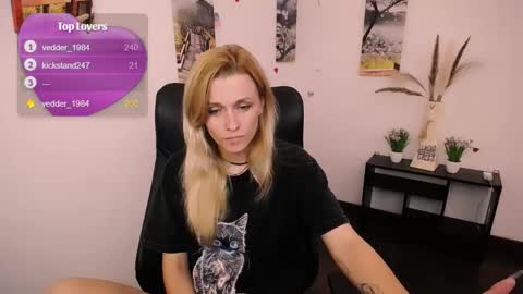 Mia online show from September 22, 2025, 7:54 am