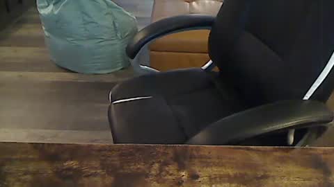 perfecto1957 online show from February 27, 2026, 4:18 pm